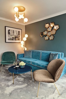 Suite, Balcony