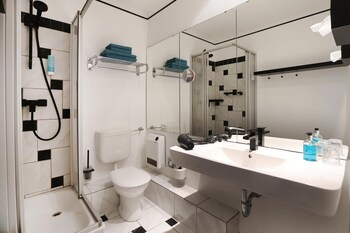 Comfort Room, 2 Twin Beds, Balcony (Shower Only)