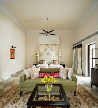 Grand Luxury Twin Bed Room