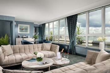 Penthouse Suite