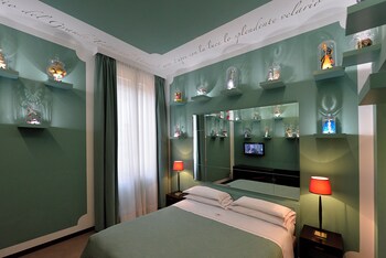 ARTSY room