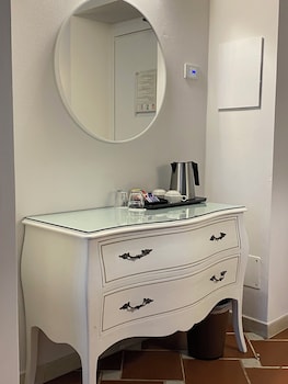 Junior Room (180)