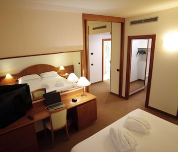 Standard Room, 1 King Bed (1 Extra Bed)