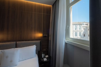Executive Suite, Courtyard View