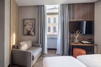 Junior Suite, Courtyard View