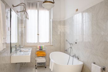 Grand Room (Deluxe)