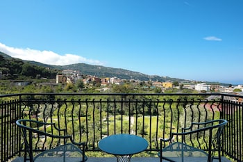 Comfort Room, Garden View