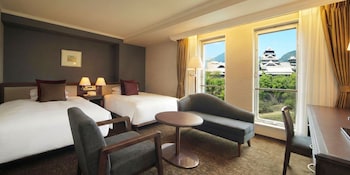 Superior Corner Twin Room with Castle View Non Smoking