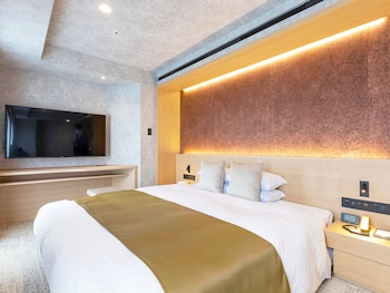 Deluxe Queen Double Room with City View Non Smoking