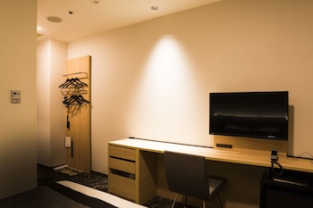 Superior Single Room, Non Smoking (13th-14th floor, Bed Width 140 cm)