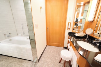 Imperial Floor, Junior Suite Twin Room, Non Smoking , Lounge & Fitness Access