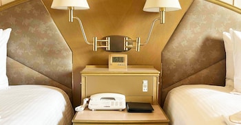 Moderate Twin Room, Smoking (High Floor)