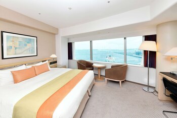 [Late Check-in at 5PM] Tower Bay View Double, Non Smoking