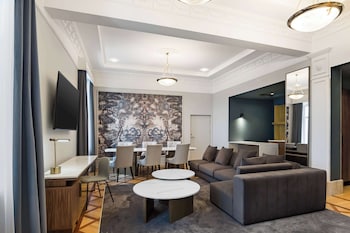 Presidential Suite (Old Town View)