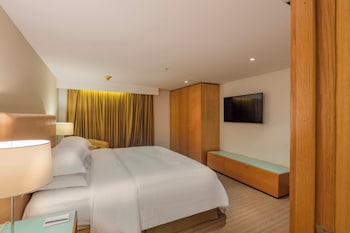 Premium Room, 1 King Bed, Club Lounge Access