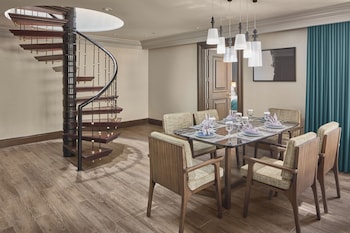 Suite, 2 Bedrooms, Club Lounge Access (Penthouse)