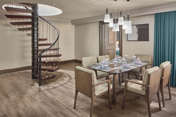 Suite, 2 Bedrooms, Club Lounge Access (Penthouse)