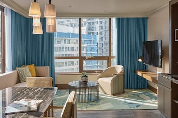 Premium Room, 1 King Bed, Club Lounge Access