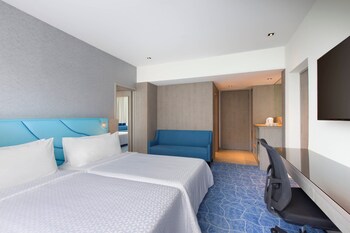 Family Room, 1 King Bed