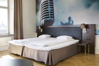 Family Room, Multiple Beds