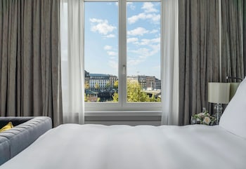 Deluxe Suite, 1 King Bed, River View