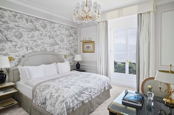 Superior Room, Lake View