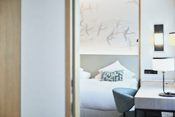City Queen Room