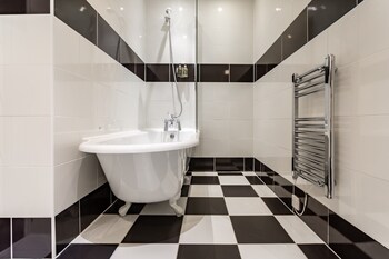 Heritage Manor Suite