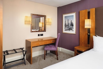 Junior Suite, 1 Queen Bed (Living Area)