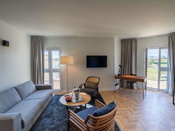 Suite, 1 King Bed with Sofa bed