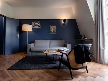 Junior Suite, 1 King Bed with Sofa bed