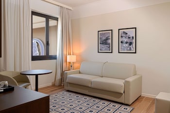 Junior Suite, 1 King Bed