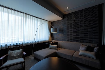 FORESTWING PREMIER SUITE