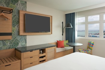 Deluxe Room, 1 King Bed, Bay View