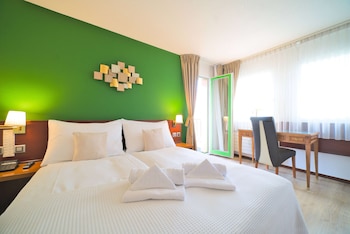 Standard Room, 1 King Bed