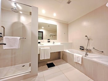 Superior Room, 2 Twin Beds complimentary shuttle to DXB Airport Terminal 1 & 3