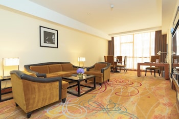 Family Suite, complimentary shuttle to DXB Airport Terminal 1 & 3