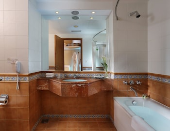 Grand Room, complimentary shuttle to DXB Airport Terminal 1 & 3