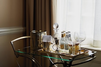 Suite (5) Victoria and Albert)