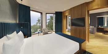 Executive Suite, City View, 1 King Bed, Club Lounge Access