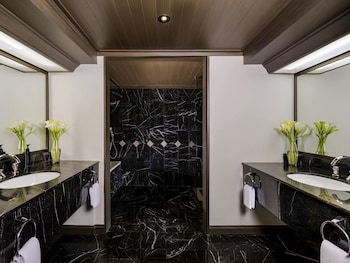 Executive Suite, 1 King Bed (Business Lounge Access)