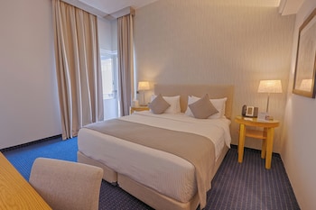 Single Deluxe Room Partial Sea View