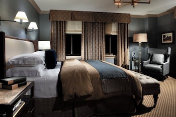 Deluxe Room, 1 Queen Bed, City View (Deluxe Queen)