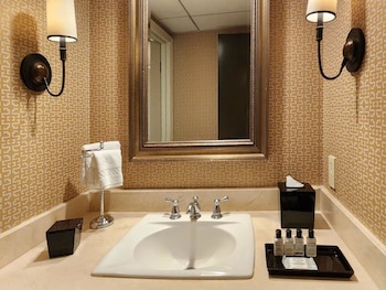 Deluxe Room, 1 King Bed, City View (Deluxe King ADA)
