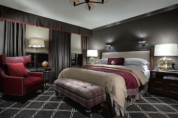 Deluxe Room, 1 King Bed, City View (Deluxe King ADA)