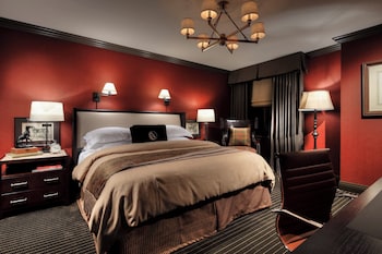 Deluxe Room, 1 King Bed, City View (Deluxe King ADA)
