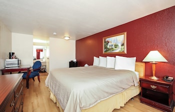 Deluxe Room, 1 Queen Bed (Smoke Free)