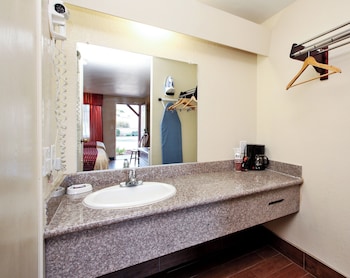 Deluxe Room, 1 Queen Bed (Smoke Free)