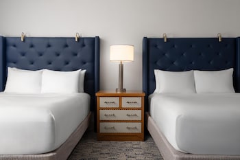 Room, 2 Queen Beds, Accessible (Transfer Shower)