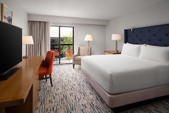 Deluxe Room, 1 King Bed, Balcony